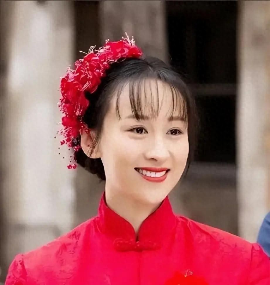 拒绝潜规则演了50部戏，42岁未婚的她为何还没火